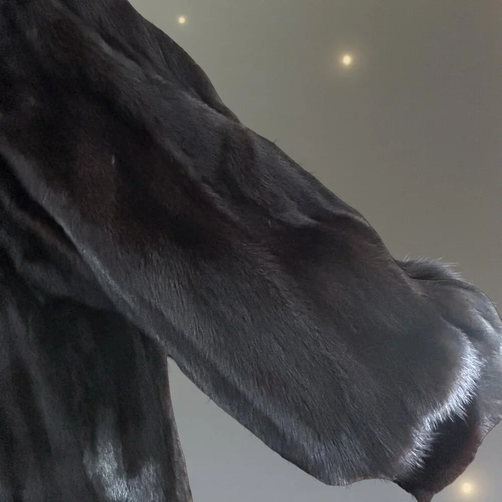 **LUXURY LISTING — VINTAGE FEMALE MAHOGANY MINK COAT-SZ S/M - Picture 3 of 8